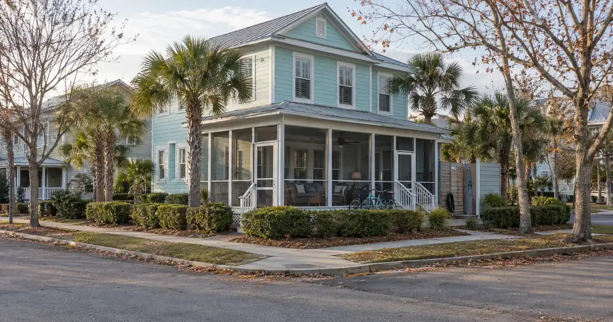 Standard DSCR vs Airbnb Loan for a Landlord Moving to Nightly Stays