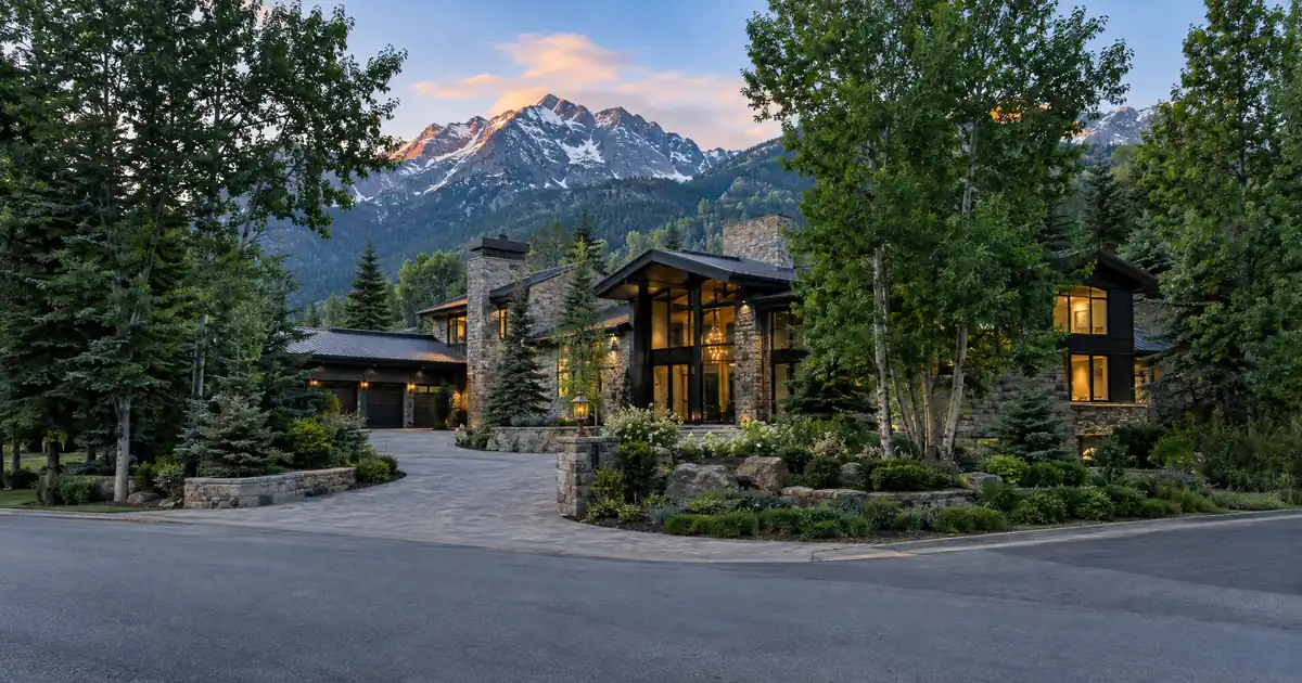 Can You Get a Jumbo Loan Once Your Old Home Is Under Contract?