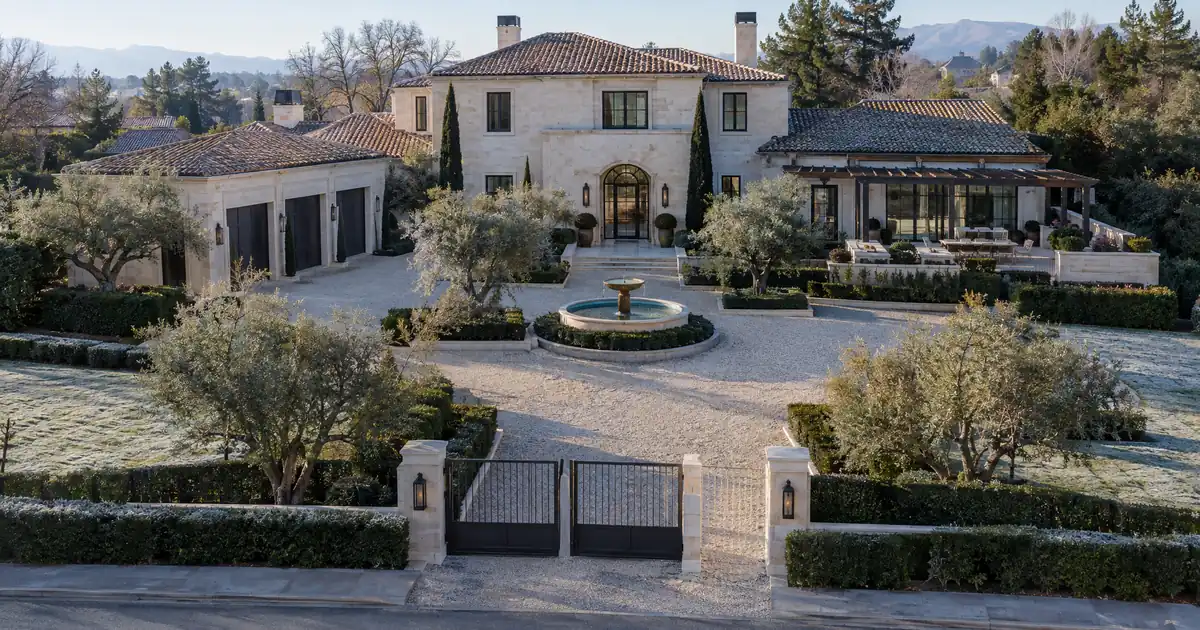 How a Super Jumbo DSCR Loan Works on a Luxury Rental