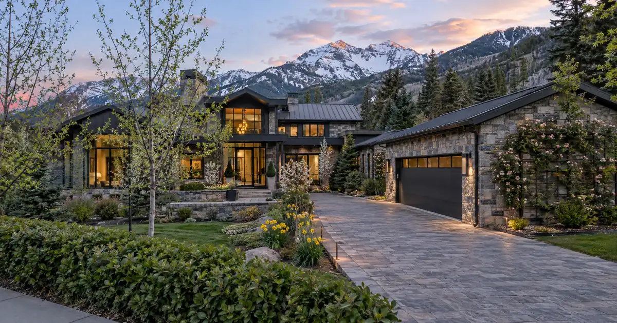 Can an LLC or Trust Hold a Super Jumbo Loan?
