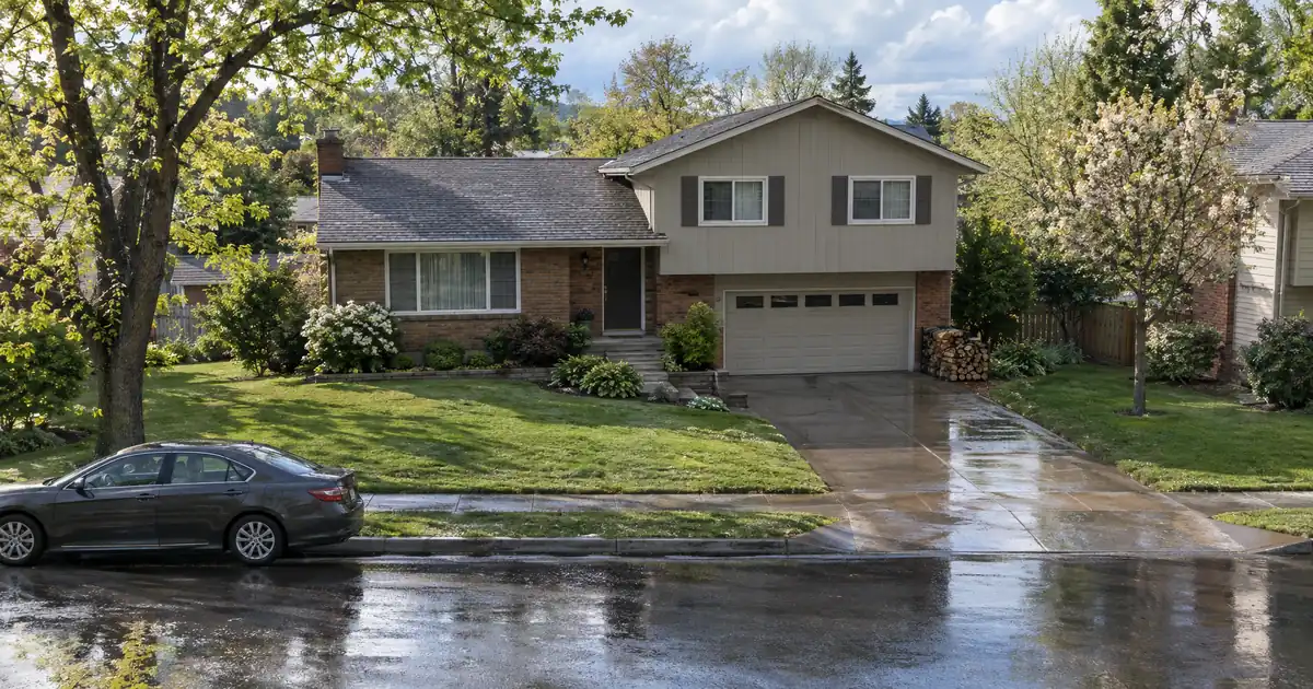 Can a Portfolio DSCR Loan Close With Rentals in Two LLCs?