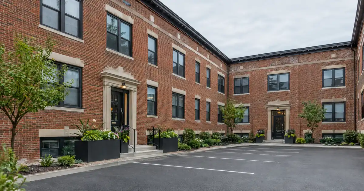Interest-Only vs Amortizing DSCR Loan for 10+ Doors Held in LLCs