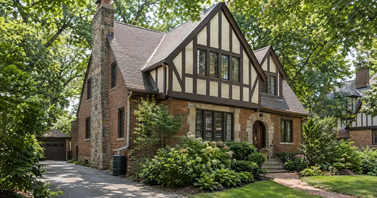 How to Plan a Cash-Out Refinance Around Reserves on Older Houses