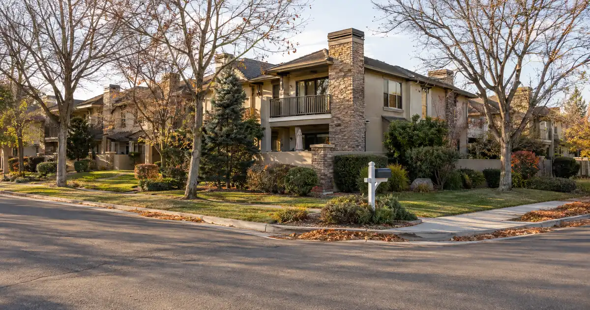 Should a Condo Owner Use a Second Lien Instead of DSCR Cash-Out?