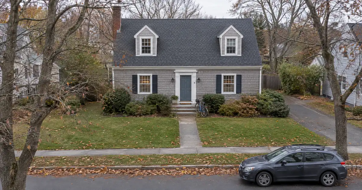 DSCR vs Bank Statement Loan for a First-Year Agent Buying a Rental