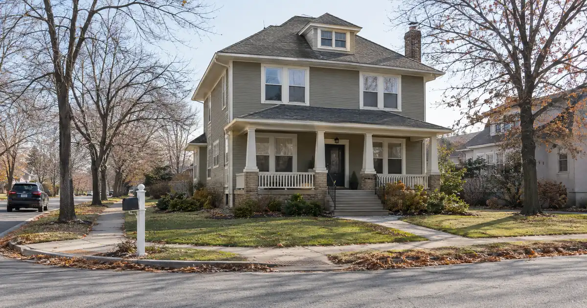 How to Pay for Repairs With a Bank Statement HELOC on a Paid-Off Home