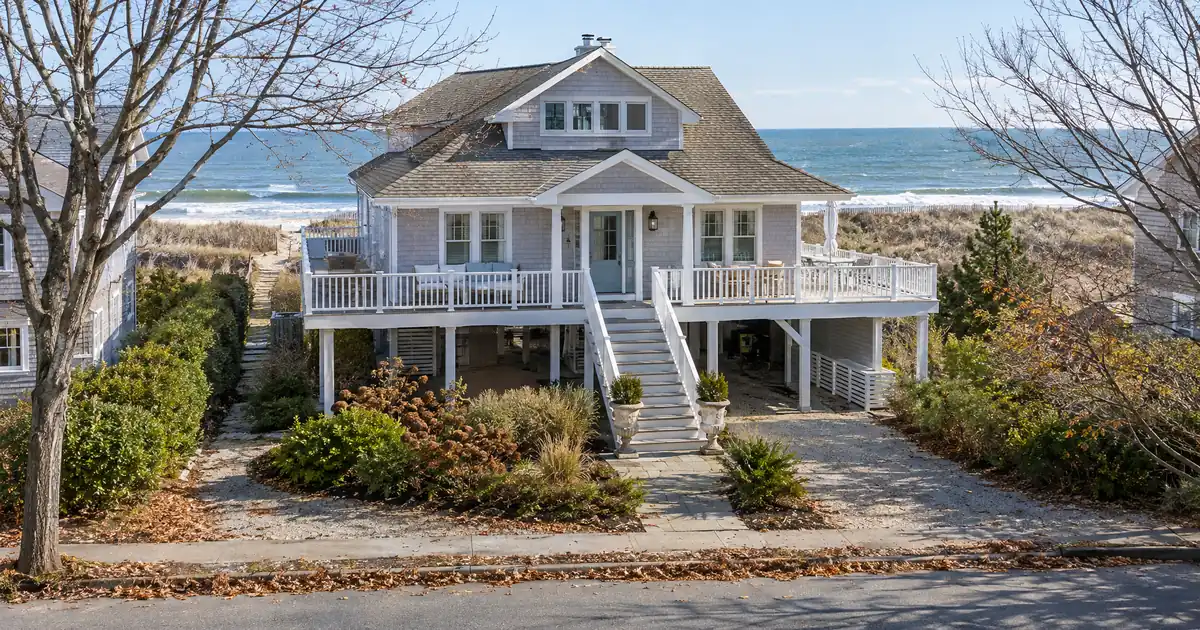Short-Term Rental DSCR Cash-Out or Sale When Bookings Drop