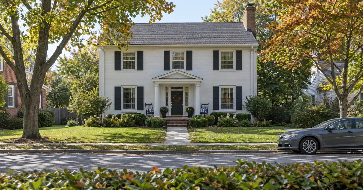 How Blanket and Per-House DSCR Loans Compare for a W-2 Investor