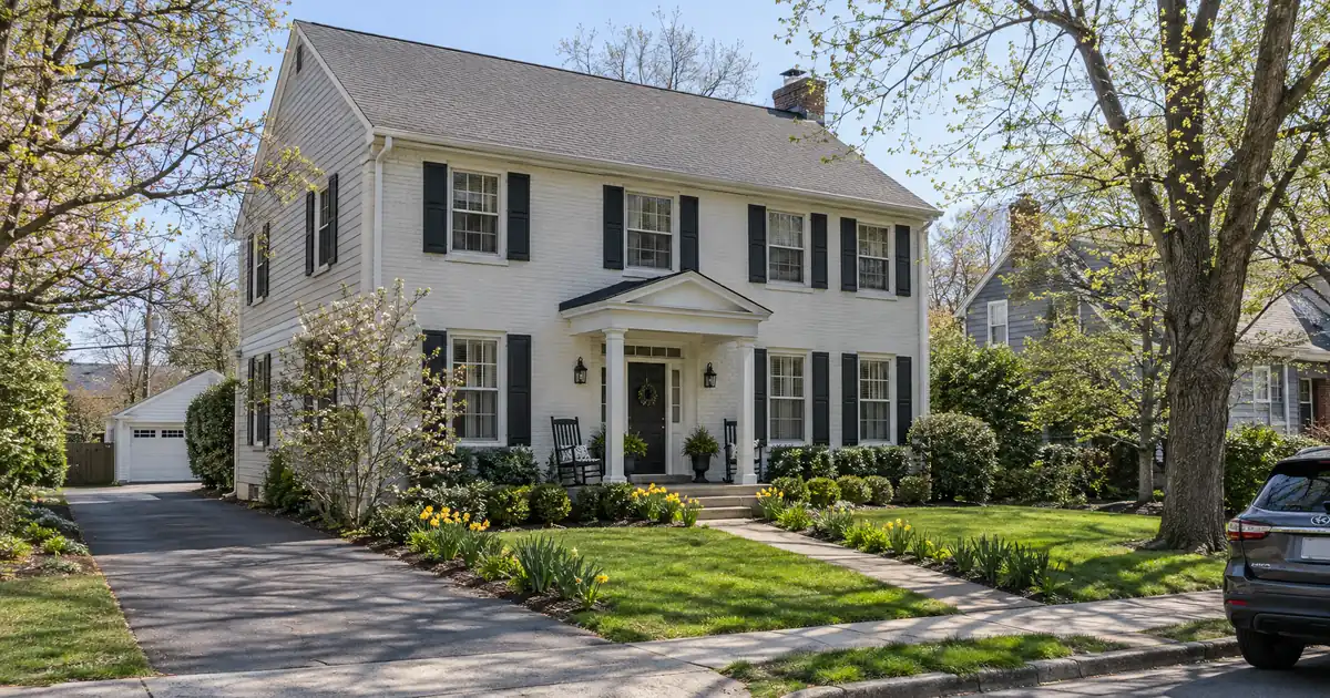 DSCR vs Conventional Loan vs Selling for a First-Time Flipper