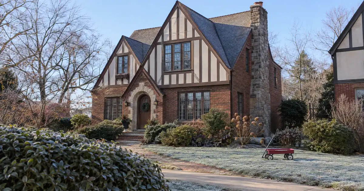Should a First-Time Landlord Use a DSCR or Profit and Loss Loan?