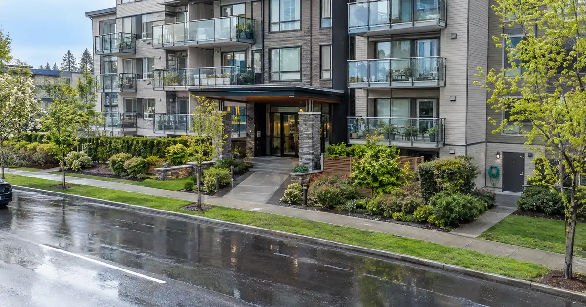 Hard Money Bridge Loan vs Cash-Out Refinance for a Condo Investor