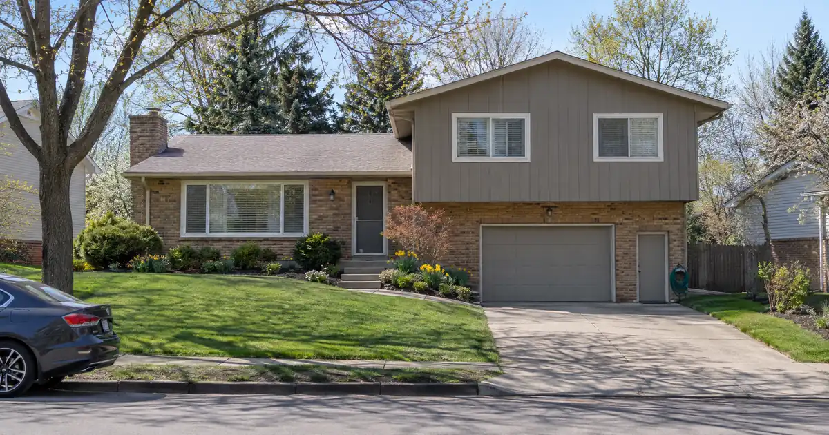 How to Replace a HELOC on Your Old Home With One on Your New Home