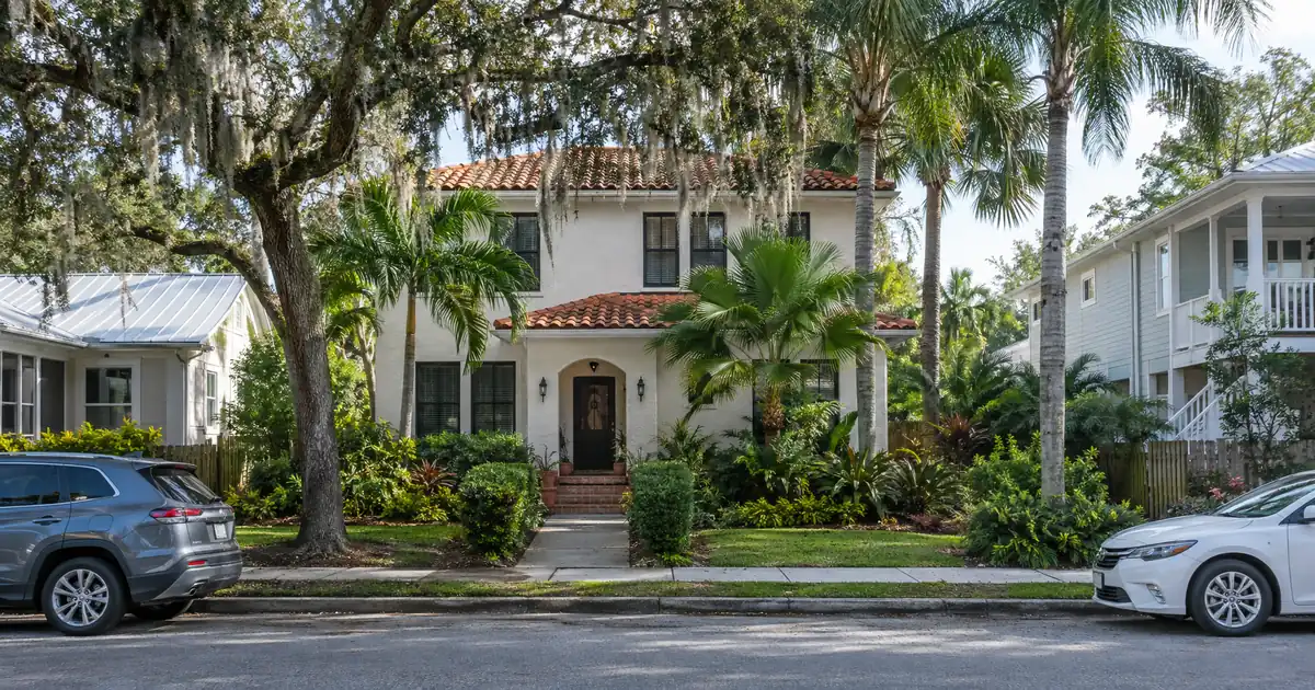 Can Co-Borrowers Combine Accounts on a Florida Asset Qualifier Mortgage?