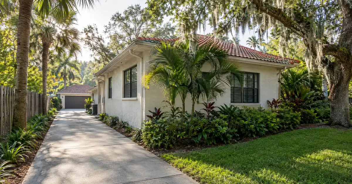Can You Get a Mortgage in Florida With No Income but a Lot of Savings?