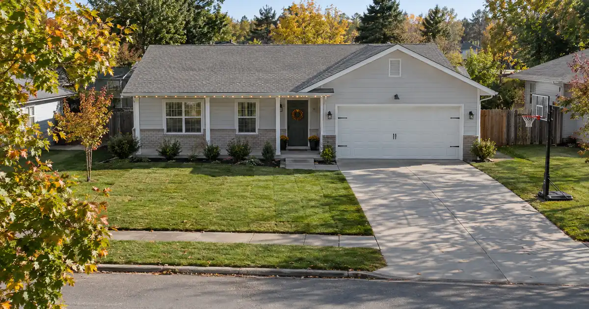 Can a Retiring Veteran With Thin Credit Get a VA Loan?
