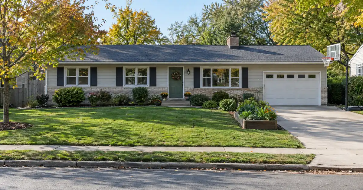 VA Loan Mortgage Insurance and Funding Fee Rules With a Down Payment