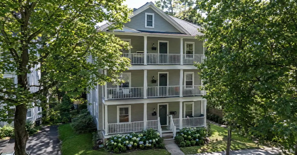 How a VA Loan Counts Reserves on a 2–4 Unit House Hack