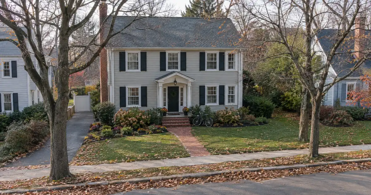 How Much Cash a Conventional Loan Takes vs. an FHA Loan on Strong Credit