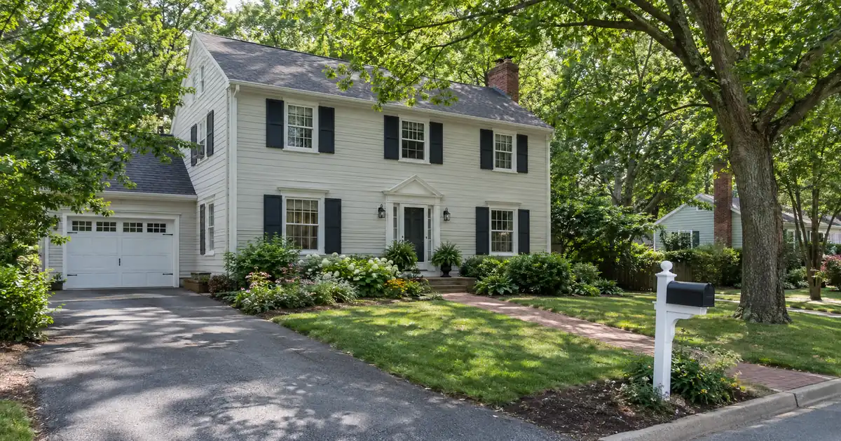 How Much a Refinance Costs to Close When Rolled Into the Loan