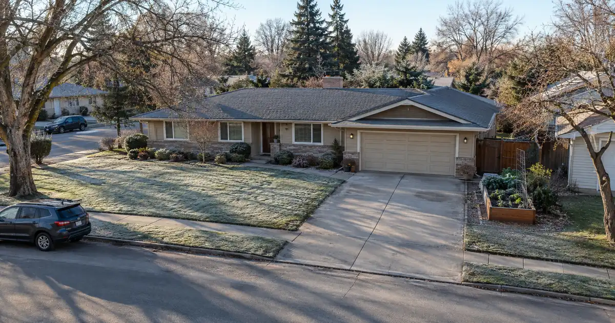 HELOC vs Home Equity Loan for a Homeowner Keeping Their First Mortgage