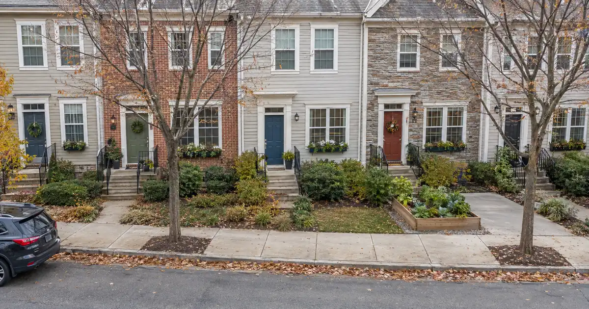 Does a Lump-Sum Payment Lower Your Conventional Mortgage Payment?