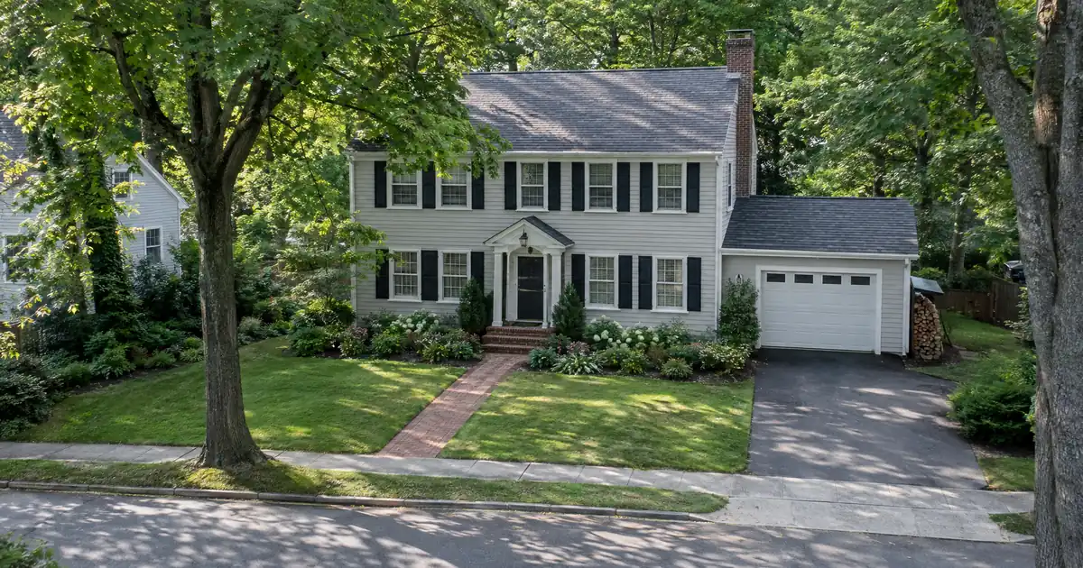 FHA Streamline vs Conventional Loan When Your Payment Runs Too High