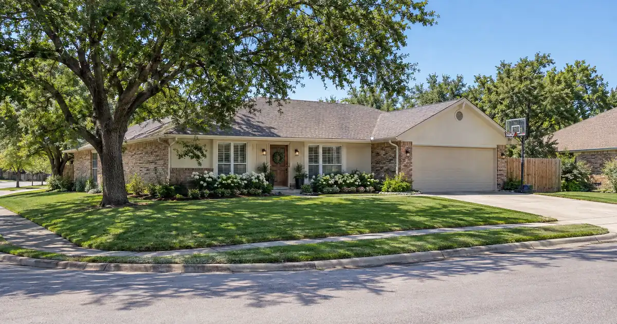Can a Texas Homestead Owner Get Cash Back From a VA Streamline Refinance?
