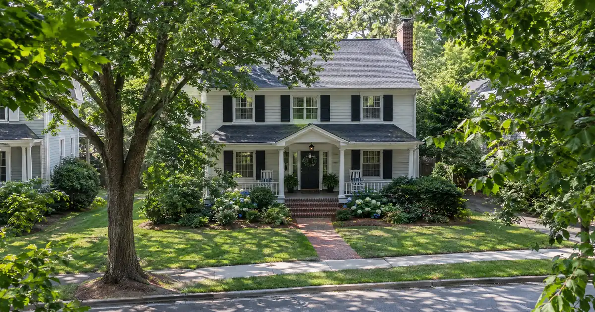 Does an Existing VA Loan Allow a Refinance in the First Year?