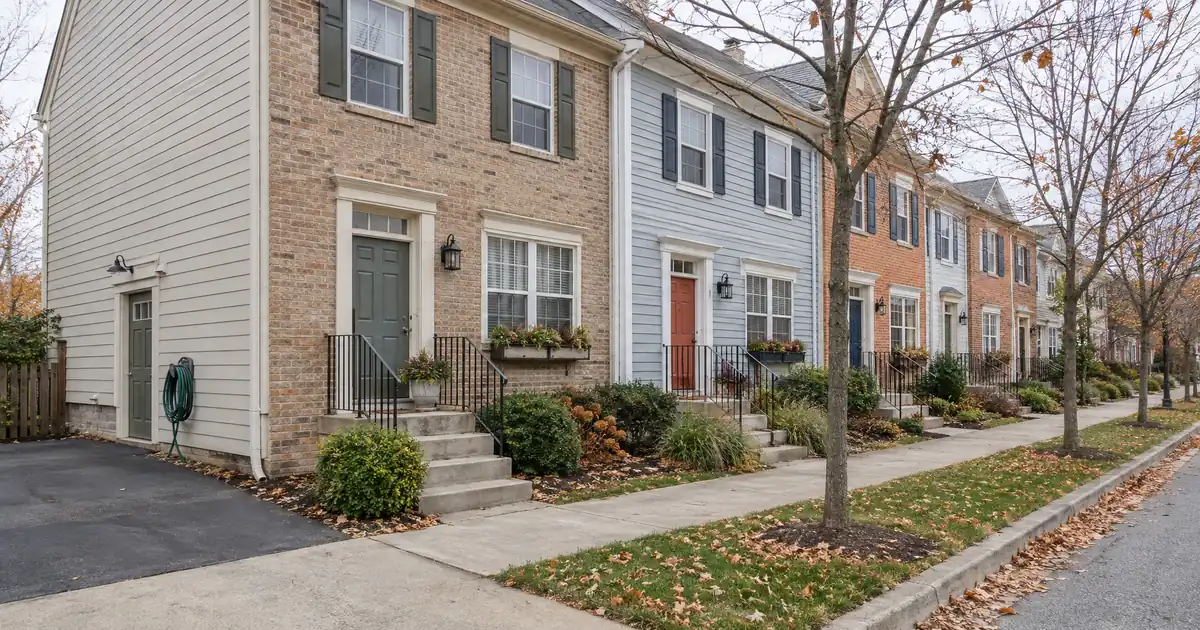 No-Closing-Cost Refinance vs No Refinance Before a Sale in Two Years