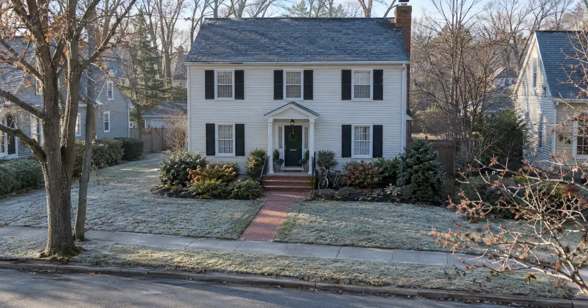Refinance Rules for a Second Home When Your Payment Is Too High