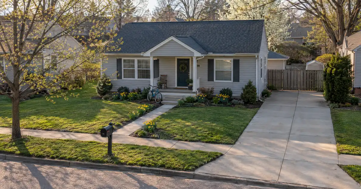 How Much Refinancing an FHA Loan Soon After Buying Costs