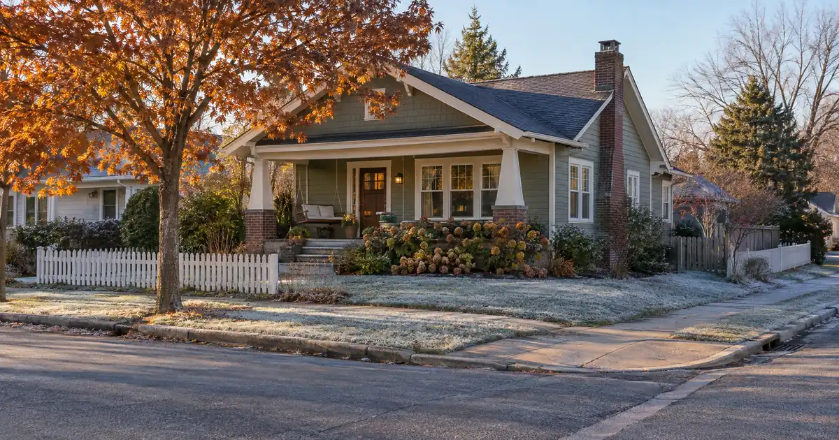 Cash-Out Refinance vs HELOC for a Borrower Near the Credit Minimum