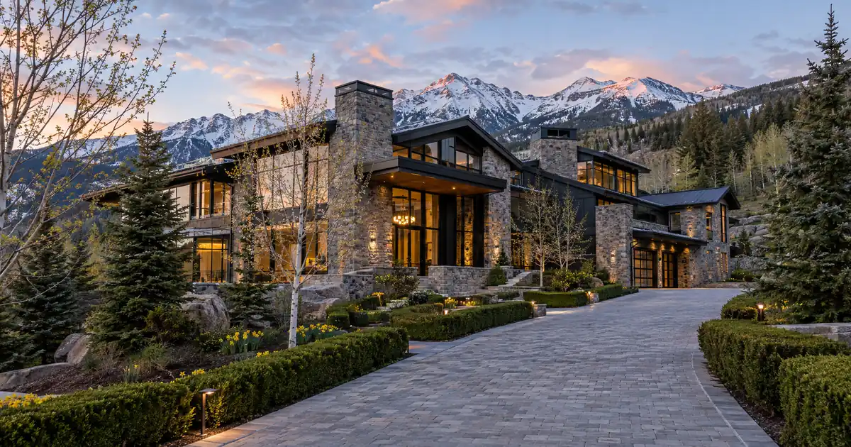 How to Finance a Move-Up Build With a Jumbo Loan