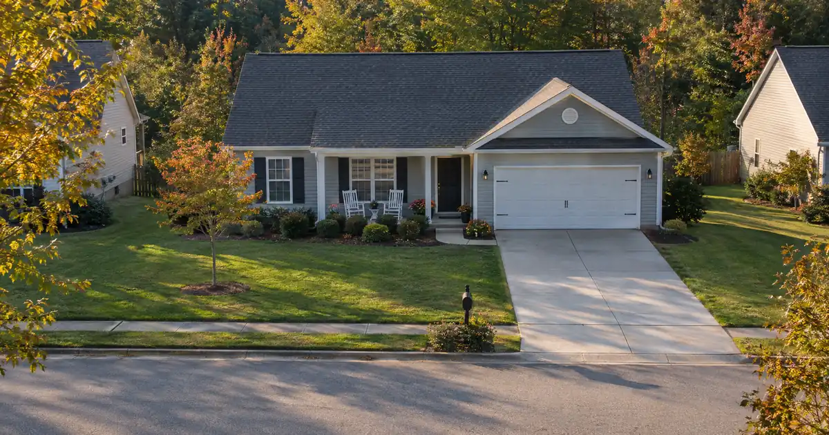How a VA Lender Counts a Non-Veteran Spouse's Income and Debts