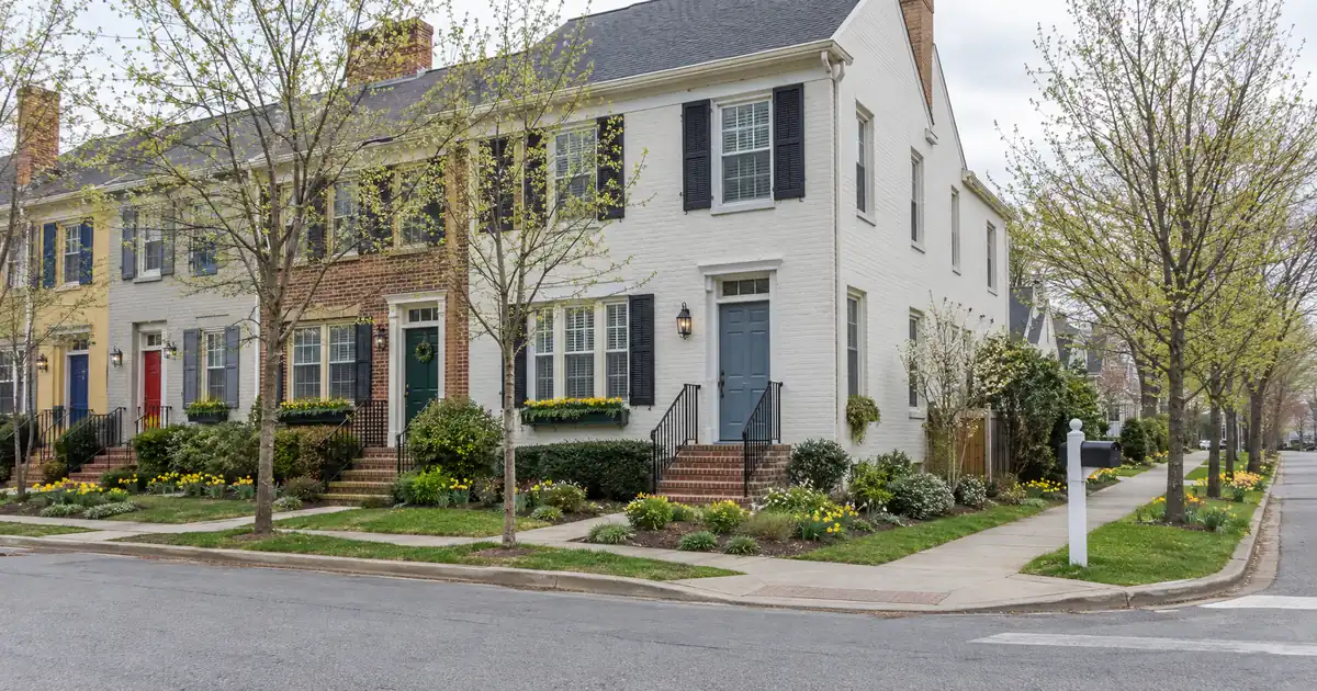 Conventional vs FHA 30-Year Fixed for a First-Time Buyer