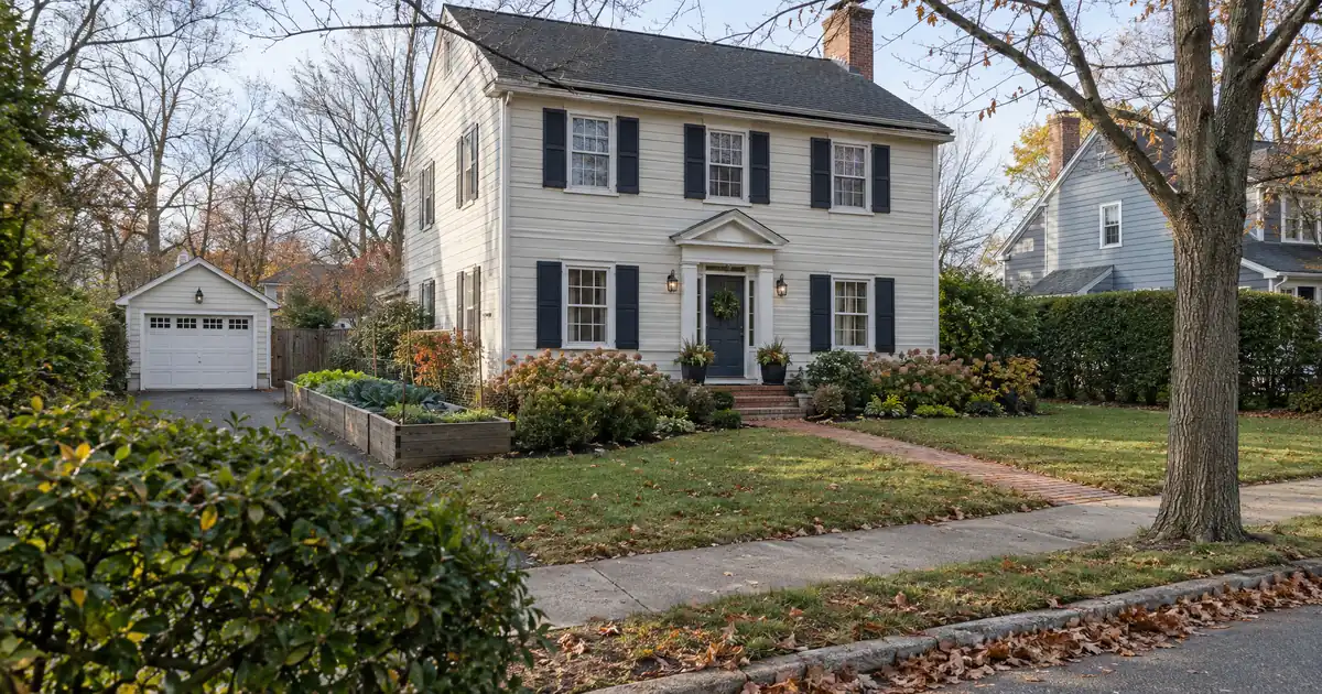 FHA Loan Requirements for Buyers Who Still Own Their Current Home