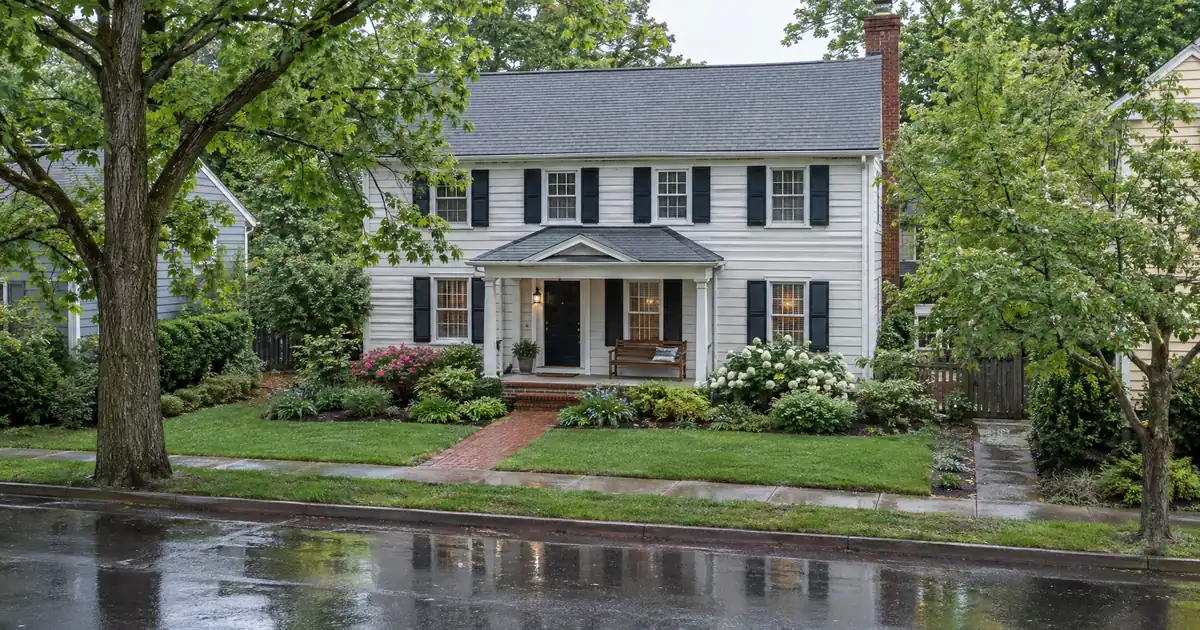 FHA Employment History Requirements for a Recent Graduate