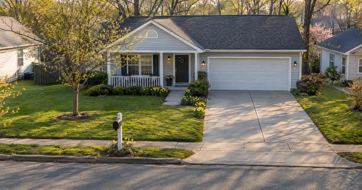 FHA Loan vs VA Loan for a Veteran With Little Savings