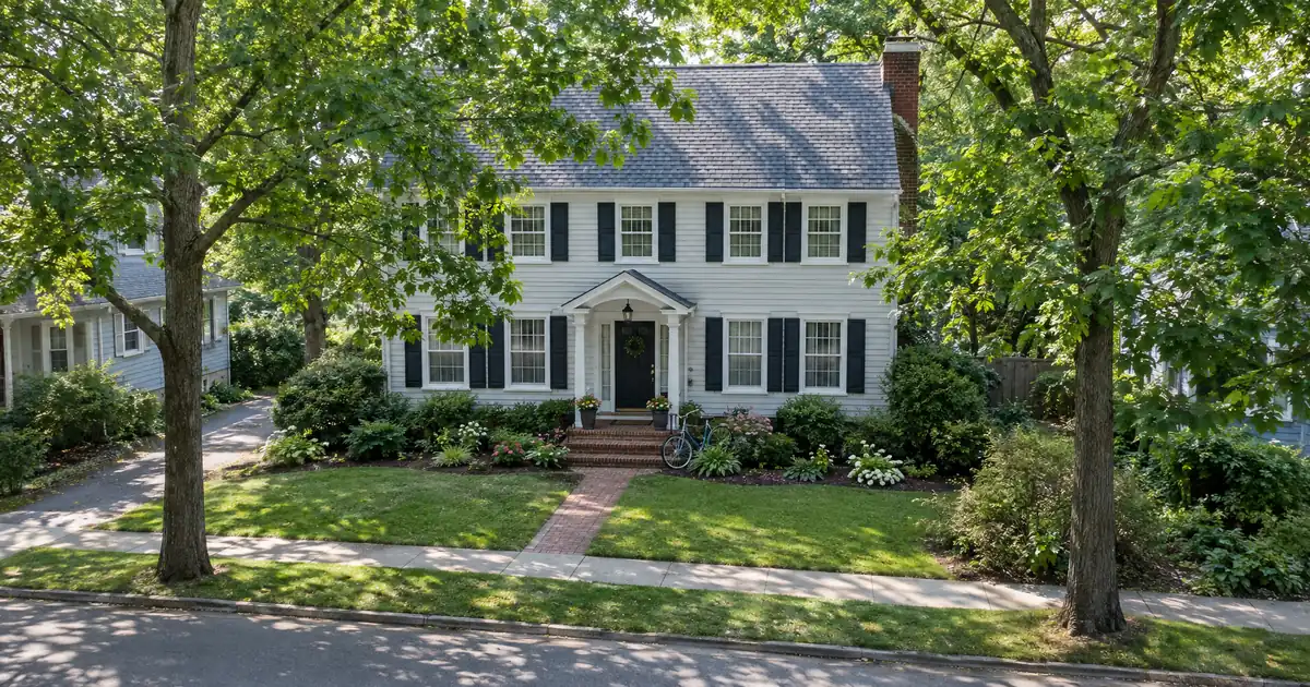 Can a Friend or Coworker Give Gift Funds on an FHA Loan?