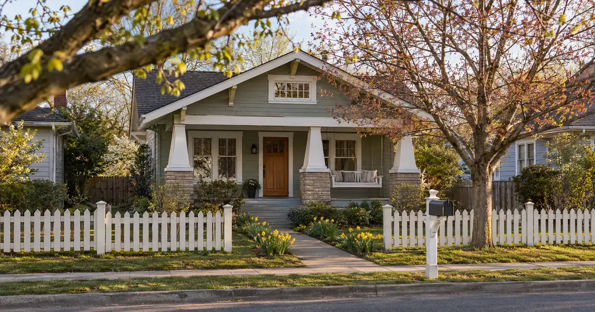 How an FHA Loan Lender Weighs Credit and Debt on a Borrower