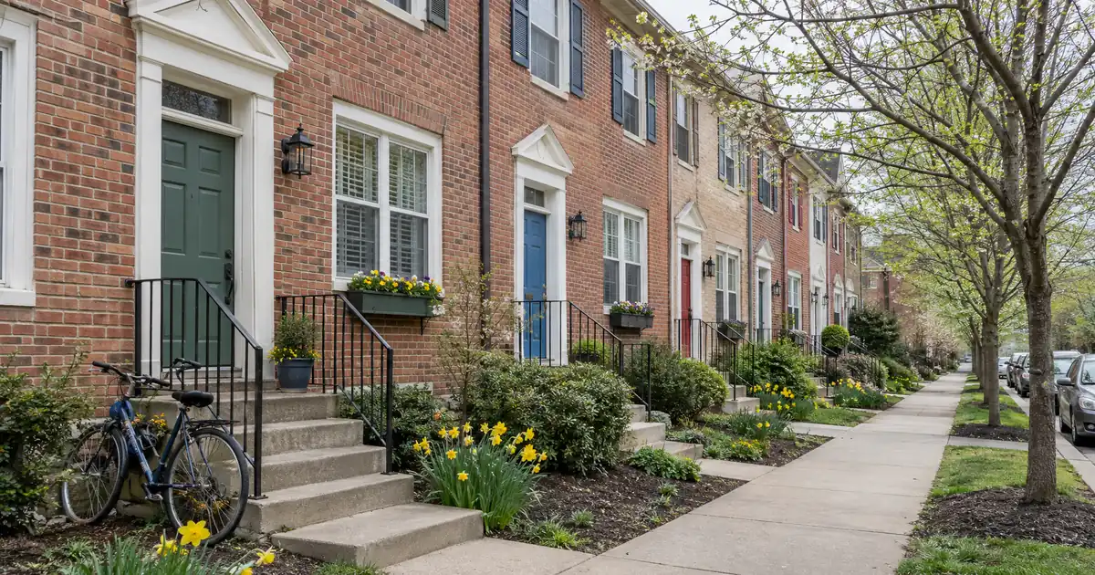 How to Weigh a 30-Year Fixed FHA Loan Against a Conventional Loan