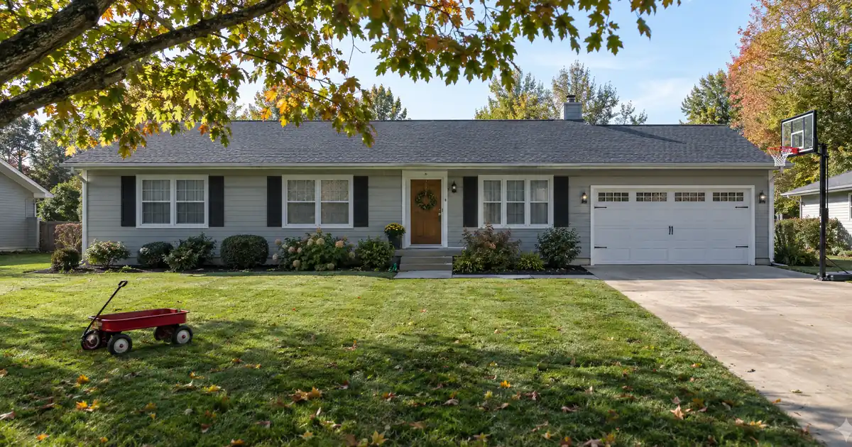 How a Lender Counts a Non-Working Spouse on a Conventional Loan