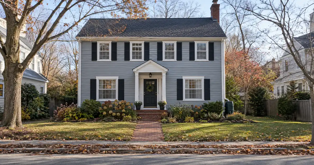 How a Lender Limits Closing Costs Rolled Into a Conventional Loan