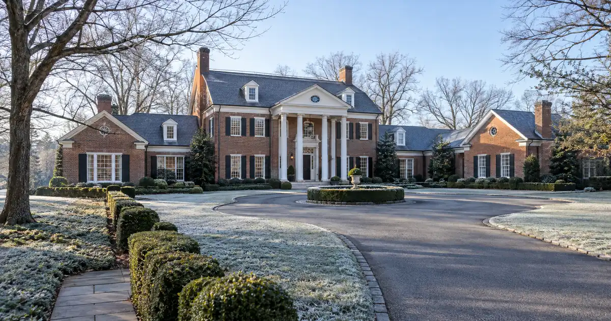 Is a Jumbo Mortgage Harder to Get Than a Conventional Loan?