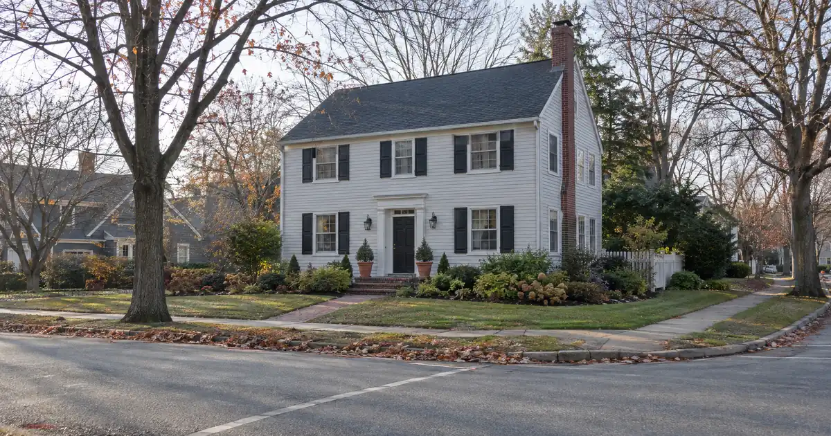 Escrow Waiver vs Escrow Account for a Conventional Loan Buyer