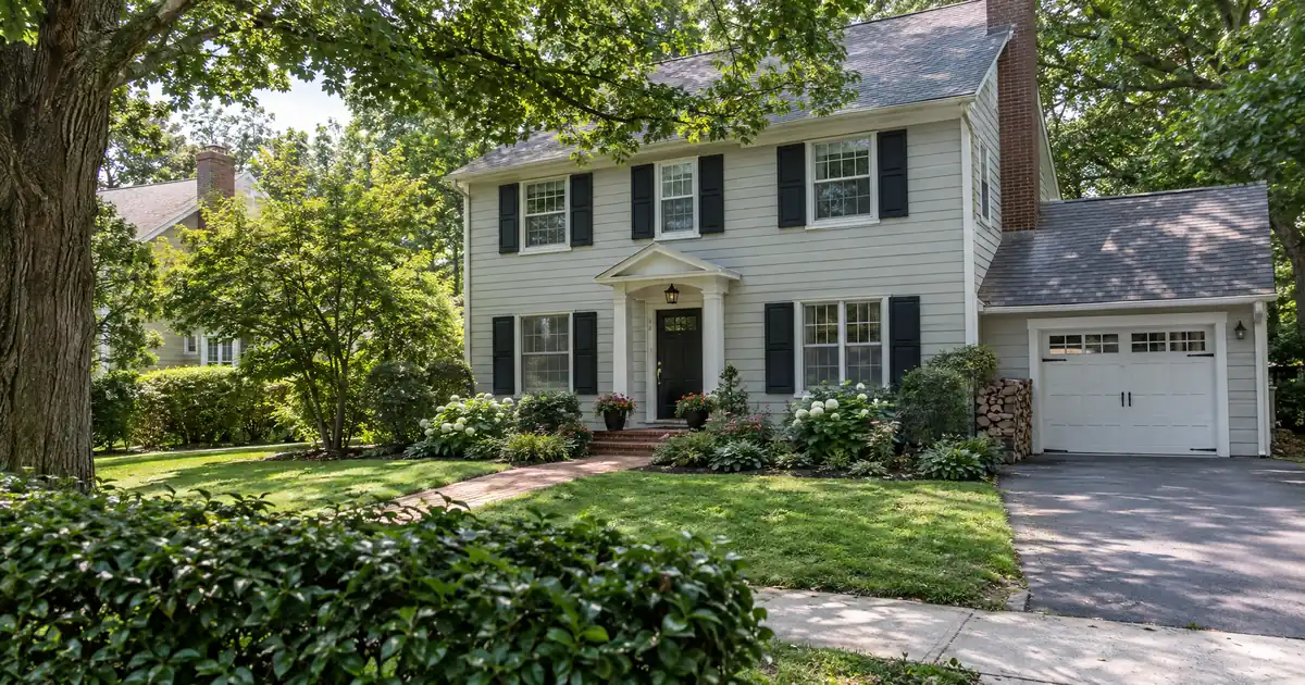 VA IRRRL vs Conventional Refinance for a Veteran With a VA Loan