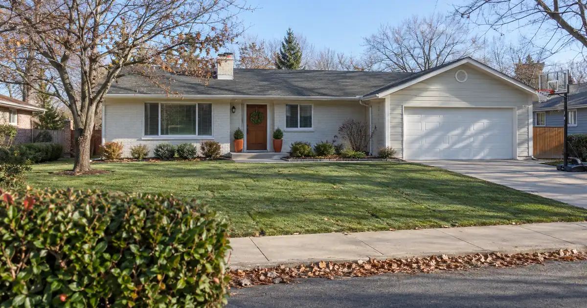 How to Refinance a Mortgage Into One Name After a Divorce