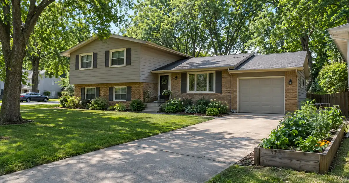 DSCR HELOC vs DSCR Cash-Out Refinance When Rental Income Qualifies You