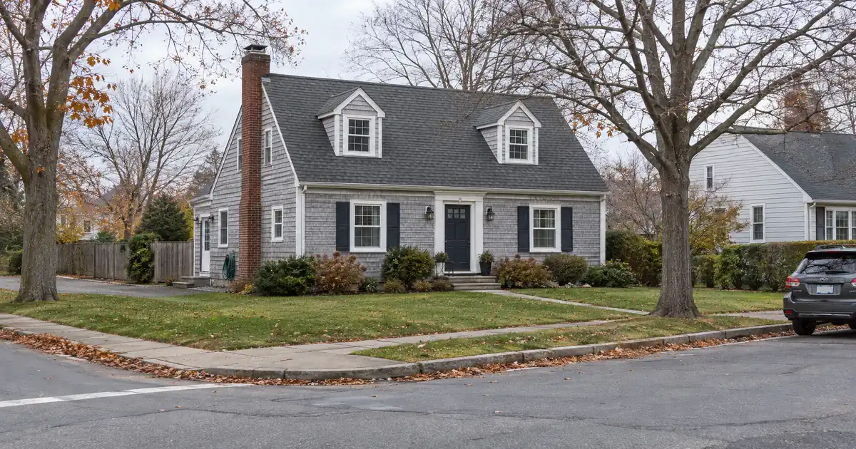 Can You Get a DSCR HELOC on a Home With Leased Solar Panels?