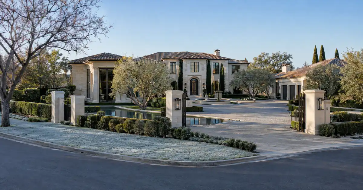 How High a Credit Score Does a Super Jumbo Bank Statement Second-Home Loan Need?